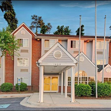 Travelers Inn And Suites 罗利 外观 照片