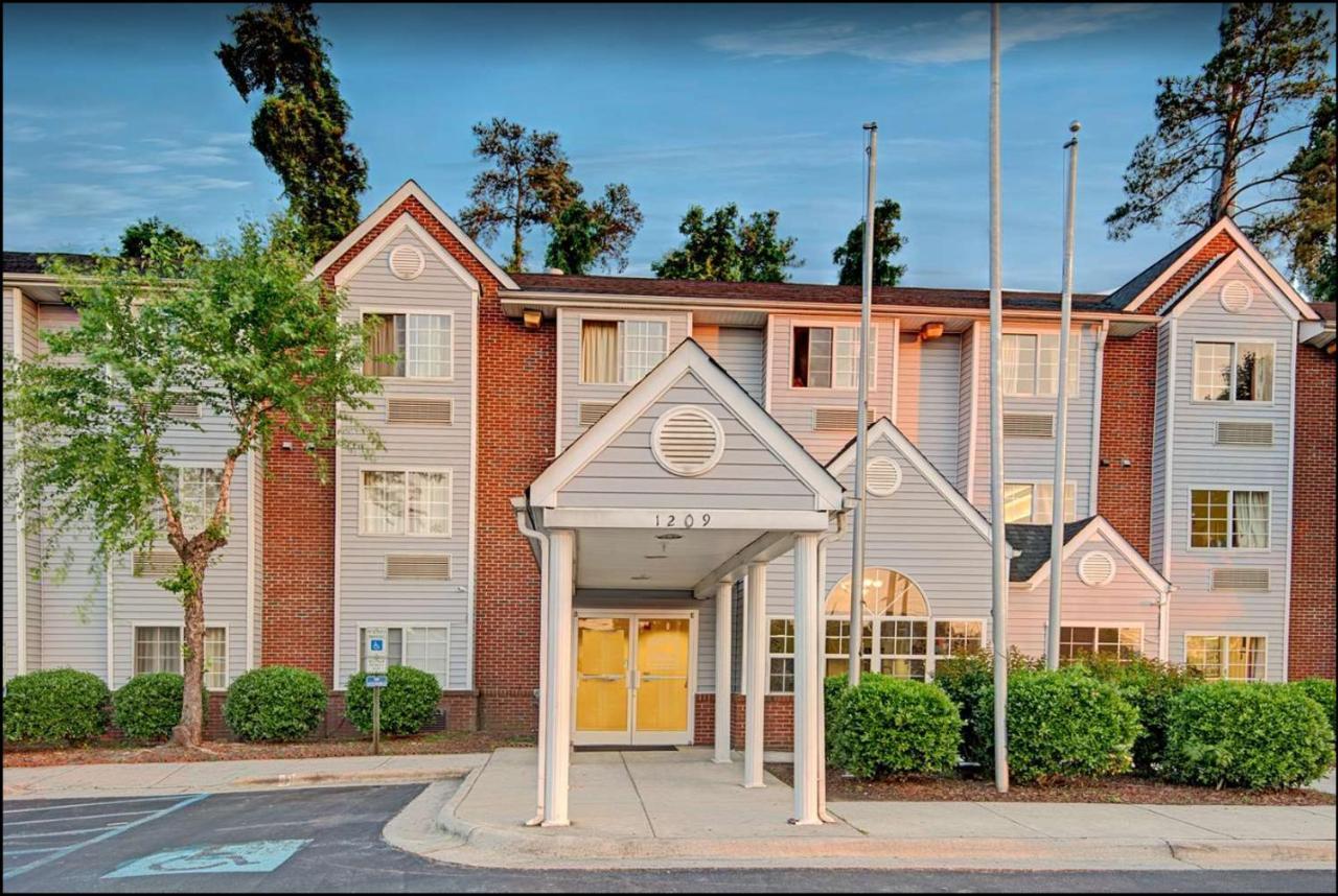 Travelers Inn And Suites 罗利 外观 照片