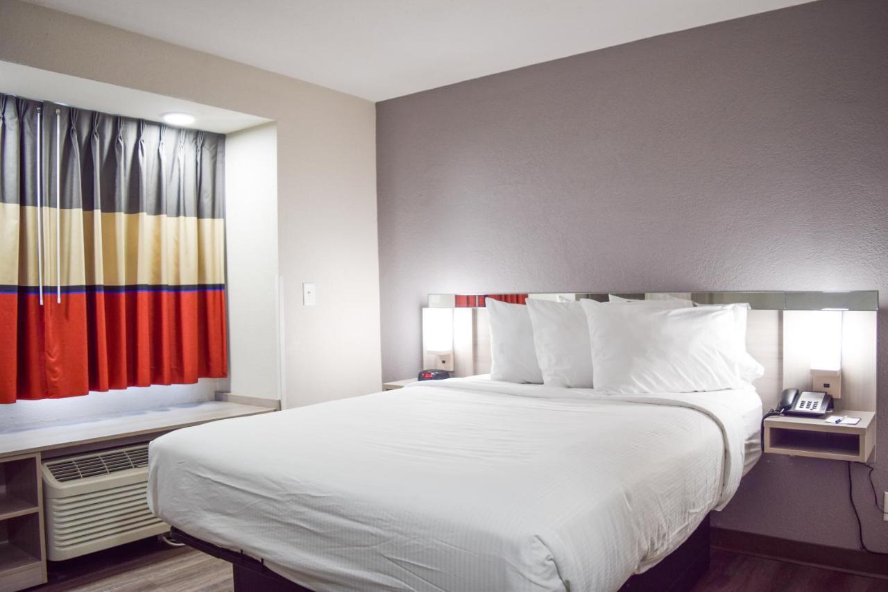 Travelers Inn And Suites 罗利 外观 照片