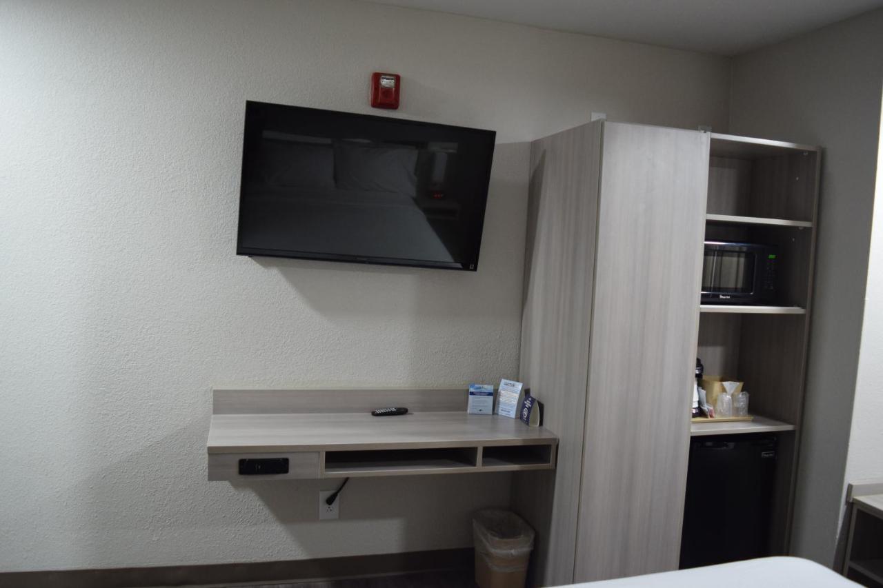 Travelers Inn And Suites 罗利 外观 照片