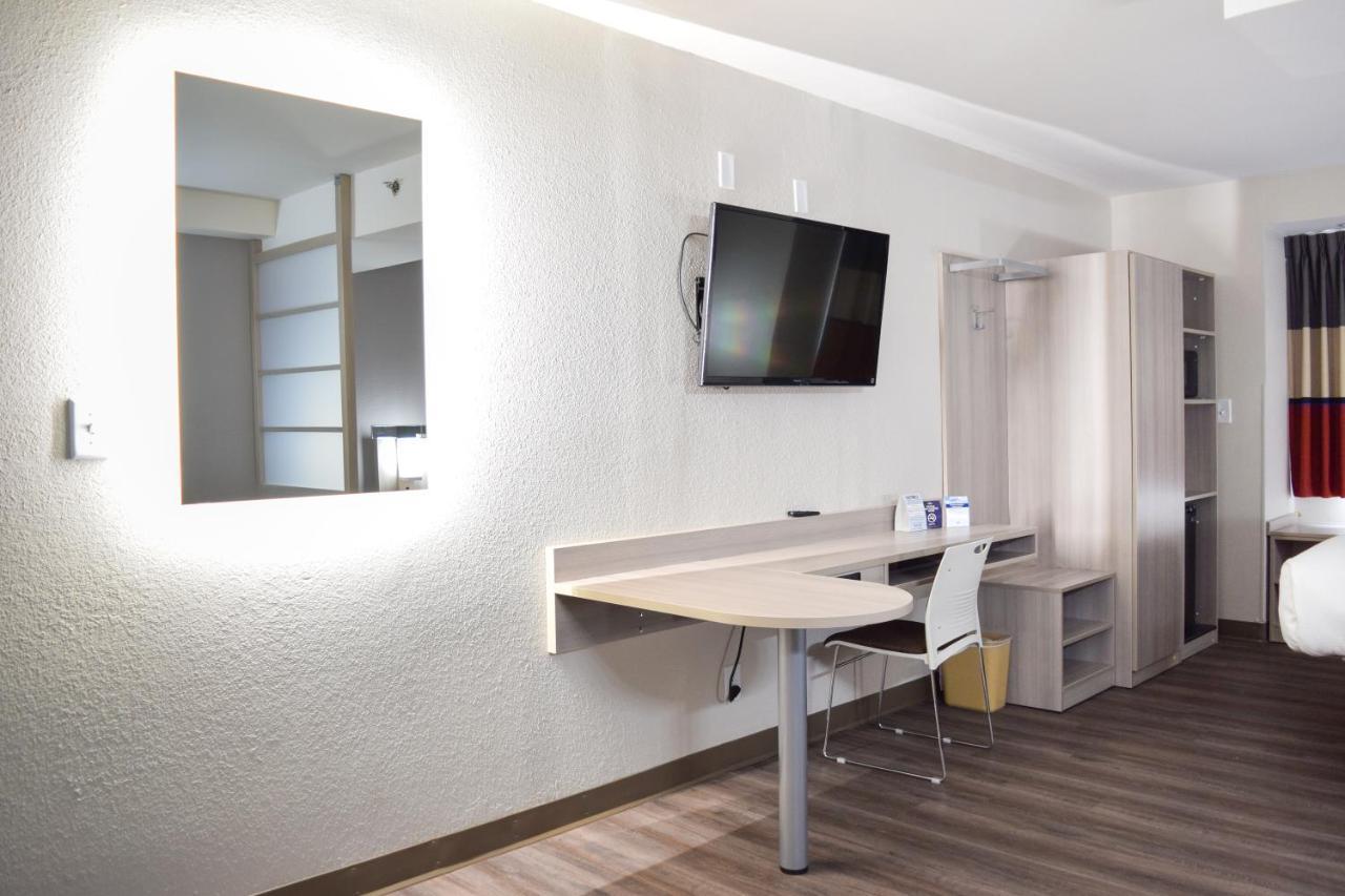 Travelers Inn And Suites 罗利 外观 照片