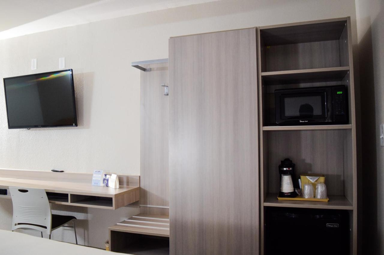 Travelers Inn And Suites 罗利 外观 照片