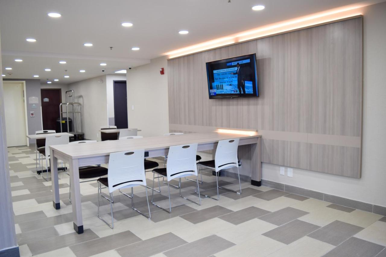 Travelers Inn And Suites 罗利 外观 照片